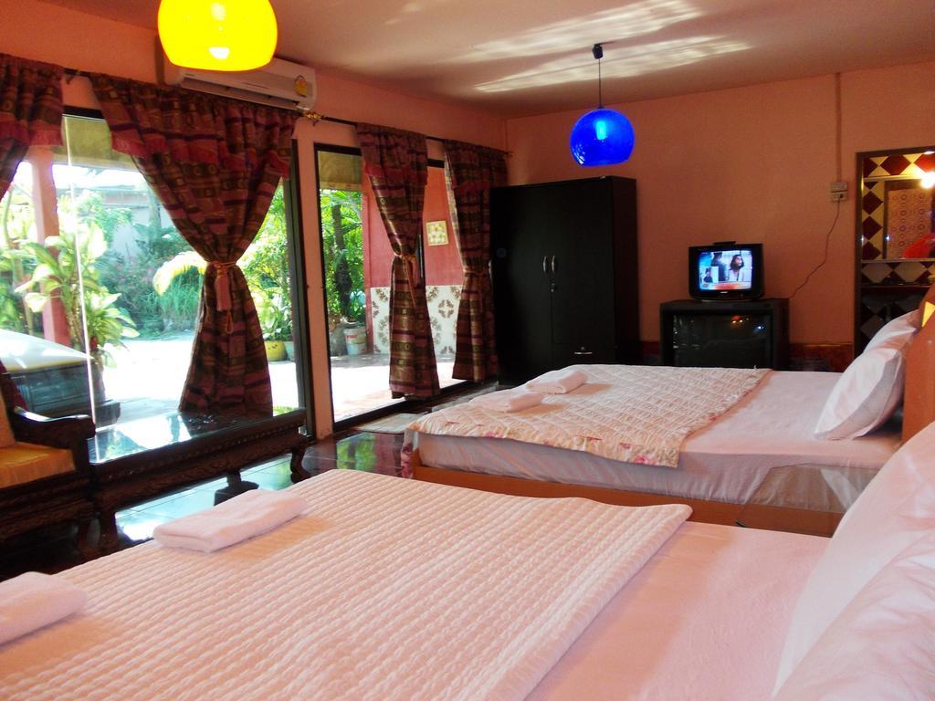 Suksomjai Hotel Районг Номер фото