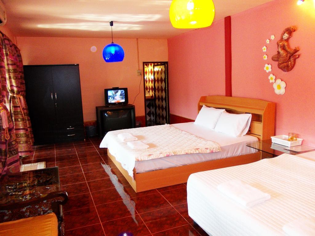 Suksomjai Hotel Районг Экстерьер фото