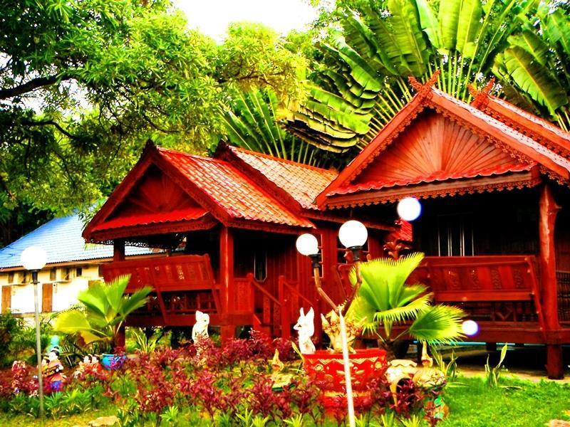 Suksomjai Hotel Районг Экстерьер фото