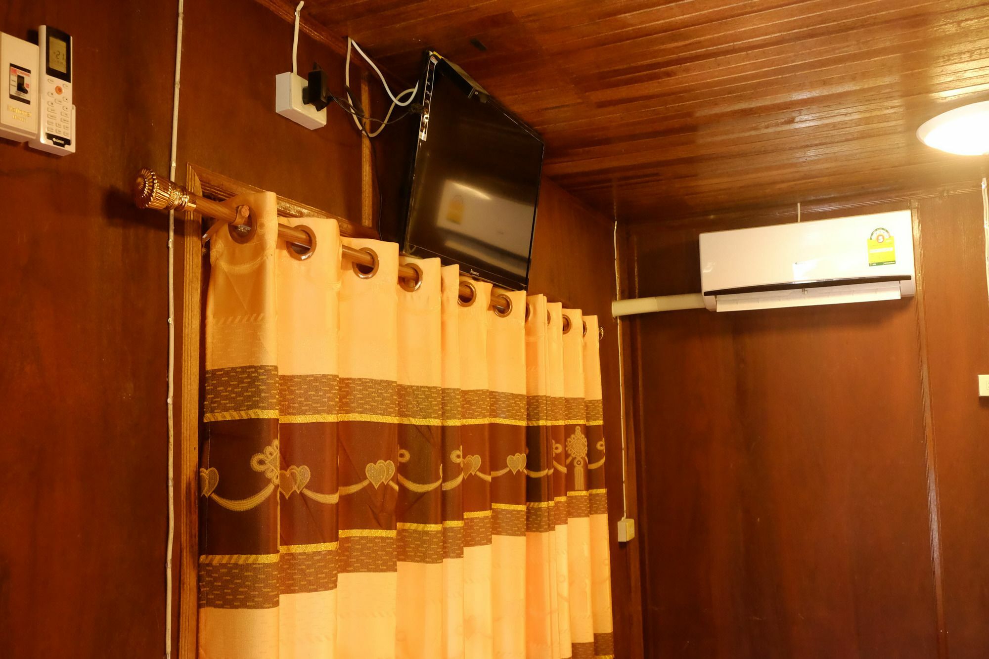 Suksomjai Hotel Районг Экстерьер фото