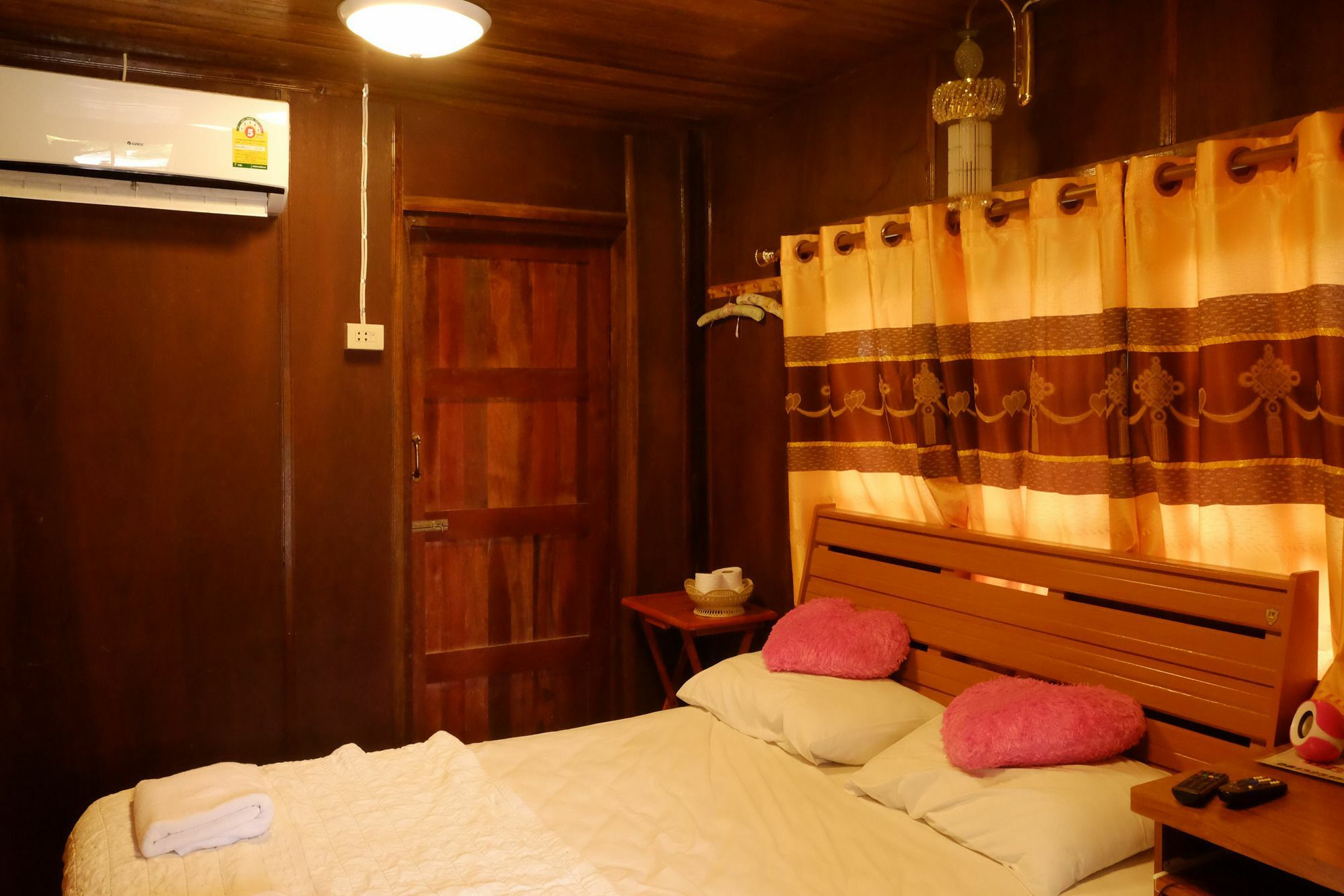 Suksomjai Hotel Районг Экстерьер фото